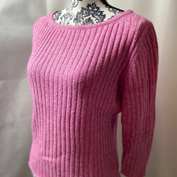 EXPERT Soft pink sweater. - Picture 2 of 5